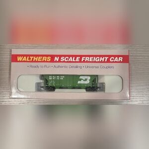 Walthers N Scale Burlington Northern PS 4427 Covered Hopper